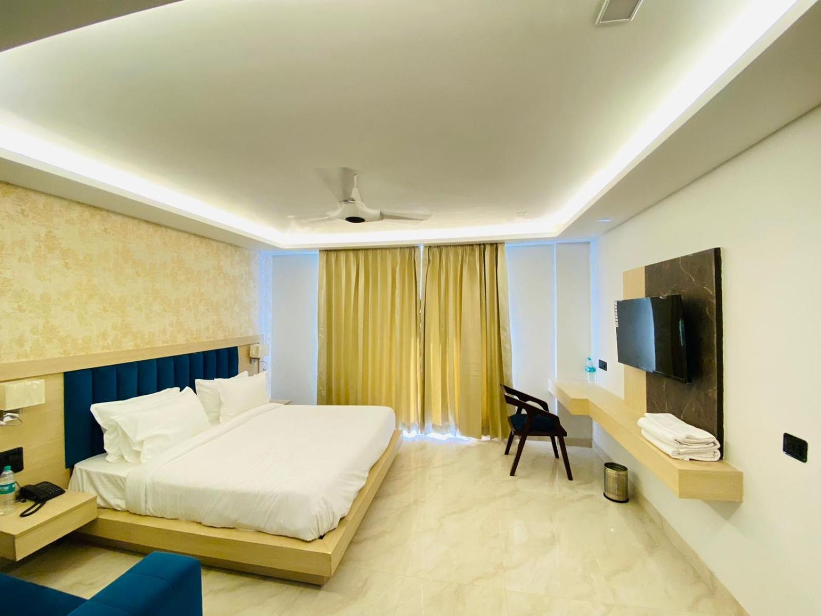 Hotel Holiday Grand Greater Noida Εξωτερικό φωτογραφία