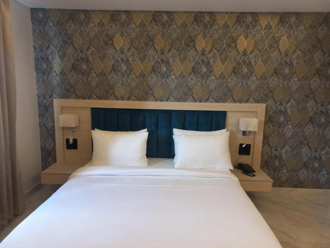 Hotel Holiday Grand Greater Noida Εξωτερικό φωτογραφία